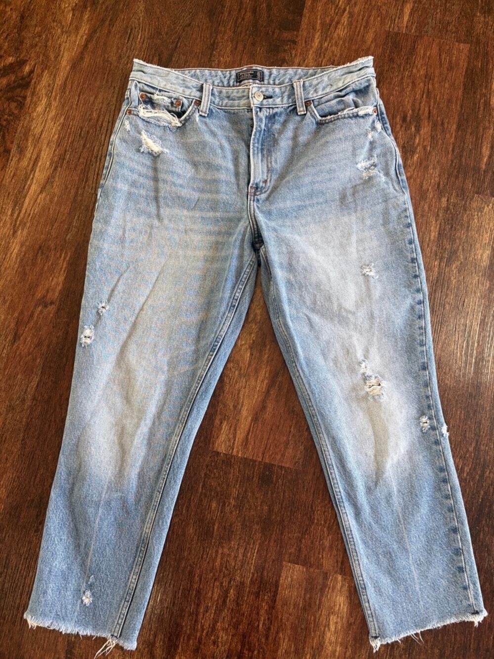 Abercrombie & Fitch Women's Size 31R Light Wash Distressed High Rise Mom Jeans